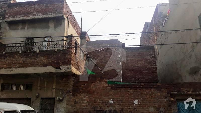 بلال گنج لاہور میں 7 کمروں کا 11 مرلہ مکان 2.5 کروڑ میں برائے فروخت۔