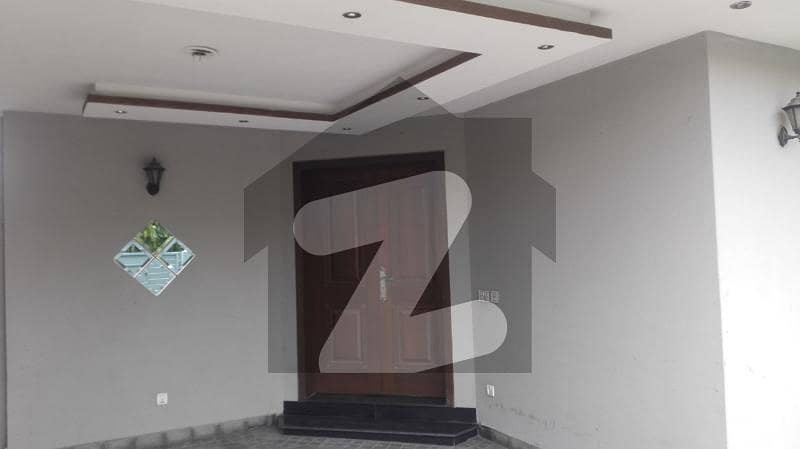 10 MARLA OWNER BUILDER BUNGALOW FOR SALE IDEAL LOCATION DHA ,