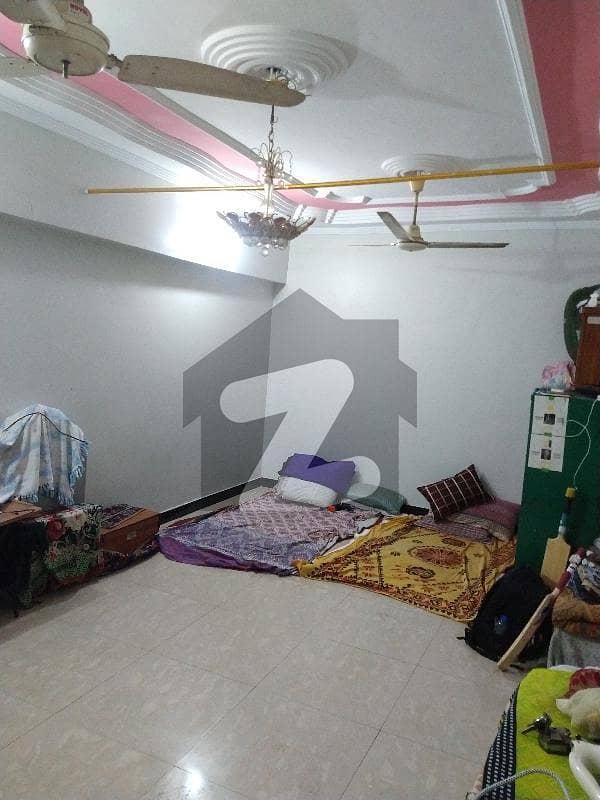 رائل8 آئیکون گلشنِ اقبال ٹاؤن کراچی میں 3 کمروں کا 6 مرلہ فلیٹ 1.4 کروڑ میں برائے فروخت۔