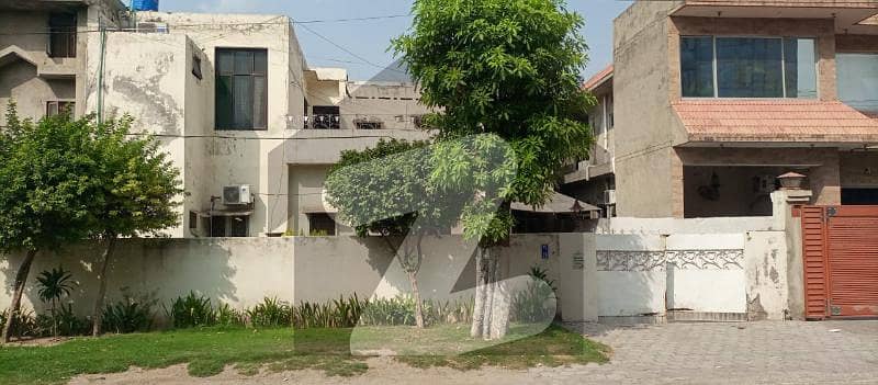 Semi Commercial House For Sale In Gulberg Near MM Alam Road