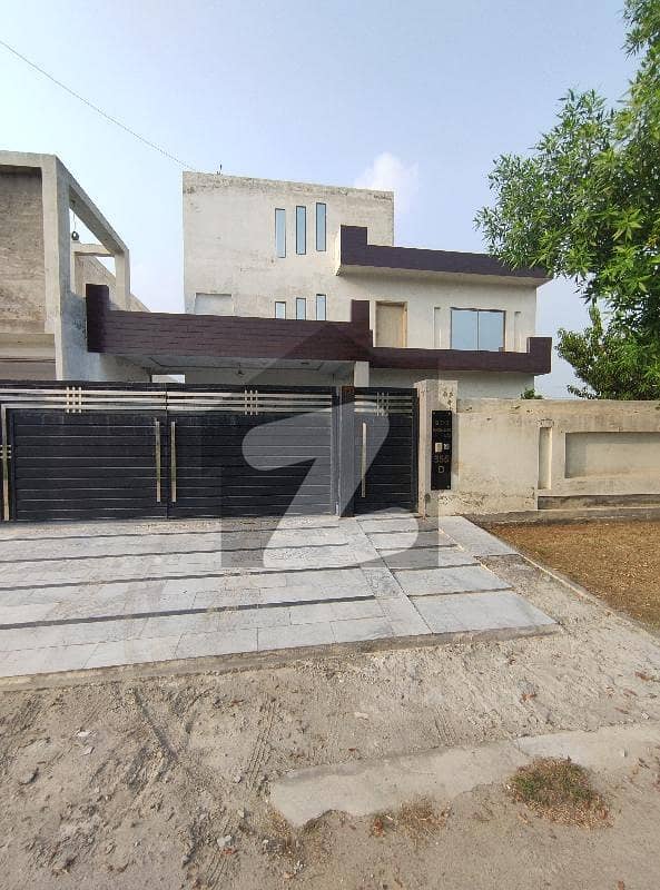 One Kanal House In Awt For Sale