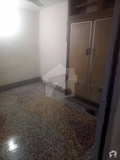 Upper Portion Of 900 Square Feet Available In Banni Chowk
