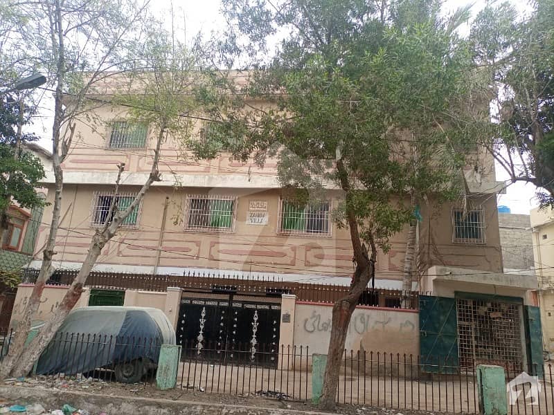 لانڈھی کراچی میں 6 کمروں کا 6 مرلہ مکان 1.95 کروڑ میں برائے فروخت۔