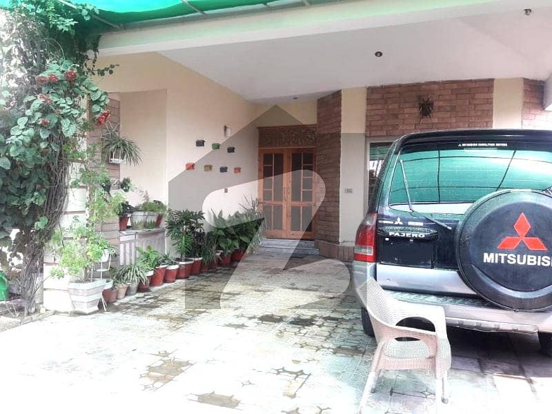 سرائے گڈائی ہری پور میں 5 کمروں کا 1.35 کنال مکان 3.5 کروڑ میں برائے فروخت۔