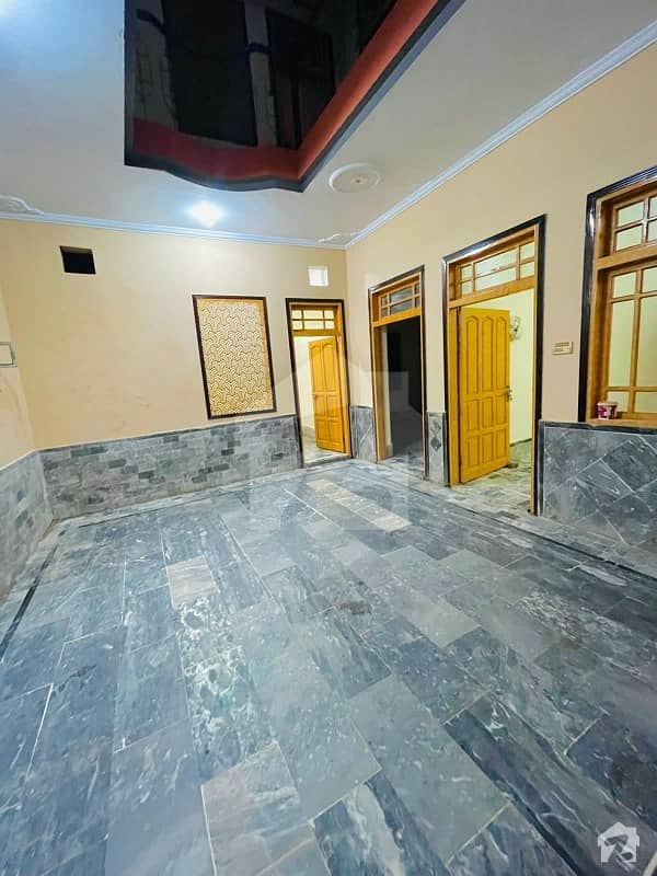 ڈلا زیک روڈ پشاور میں 7 کمروں کا 6 مرلہ مکان 1.5 کروڑ میں برائے فروخت۔