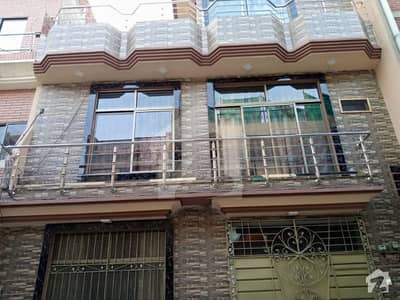 لوئر مال لاہور میں 5 کمروں کا 6 مرلہ مکان 3 کروڑ میں برائے فروخت۔