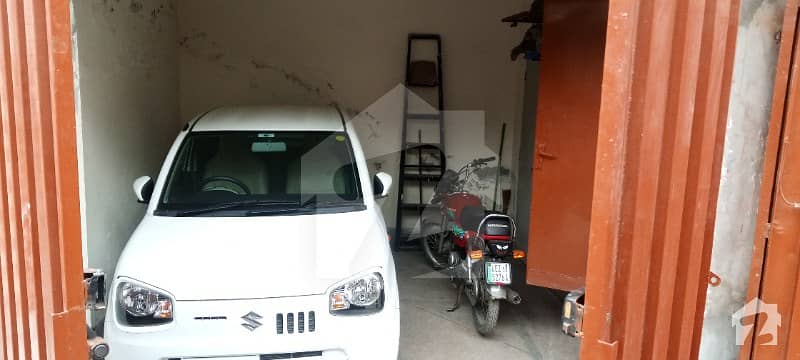 چوبرجی چوک لاہور میں 6 کمروں کا 6 مرلہ مکان 1.8 کروڑ میں برائے فروخت۔