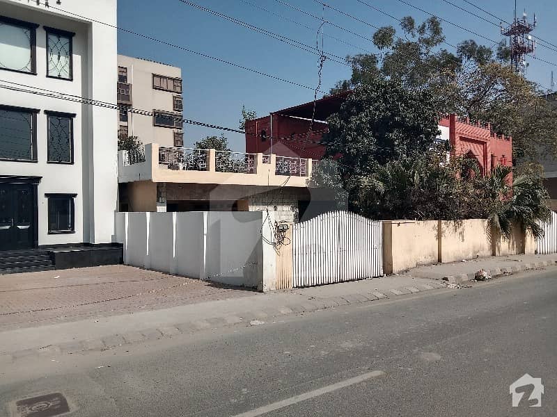 1.5 Kanal Commercial Building Available For Rent