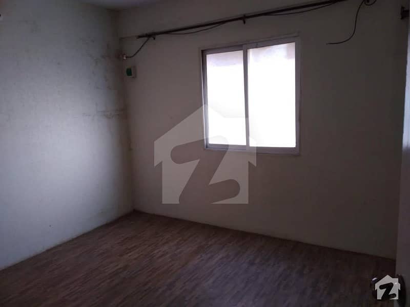 Good 658 Square Feet Flat For Sale In Karimabad