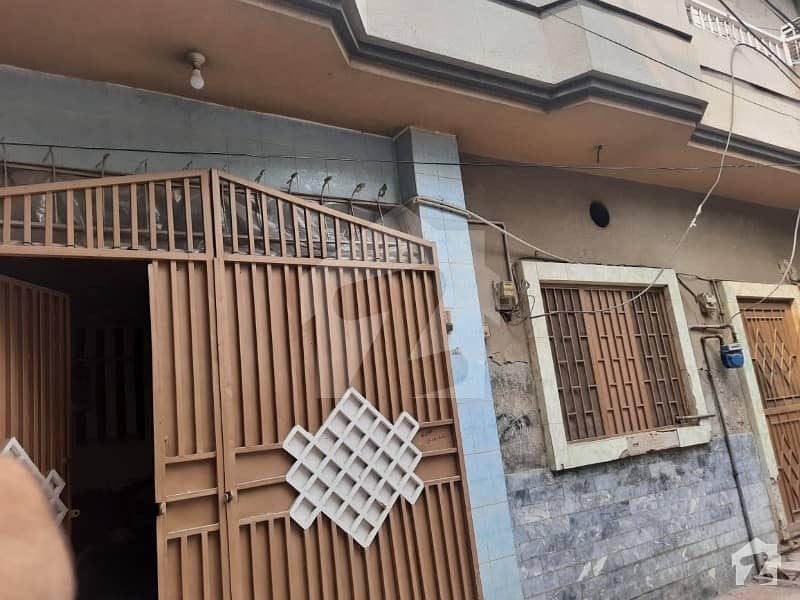 شہاب پورہ روڈ سیالکوٹ میں 6 کمروں کا 4 مرلہ مکان 1.4 کروڑ میں برائے فروخت۔