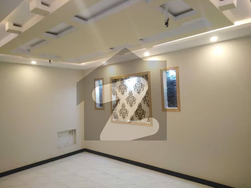 حیات آباد پشاور میں 7 کمروں کا 7 مرلہ مکان 1.1 لاکھ میں کرایہ پر دستیاب ہے۔