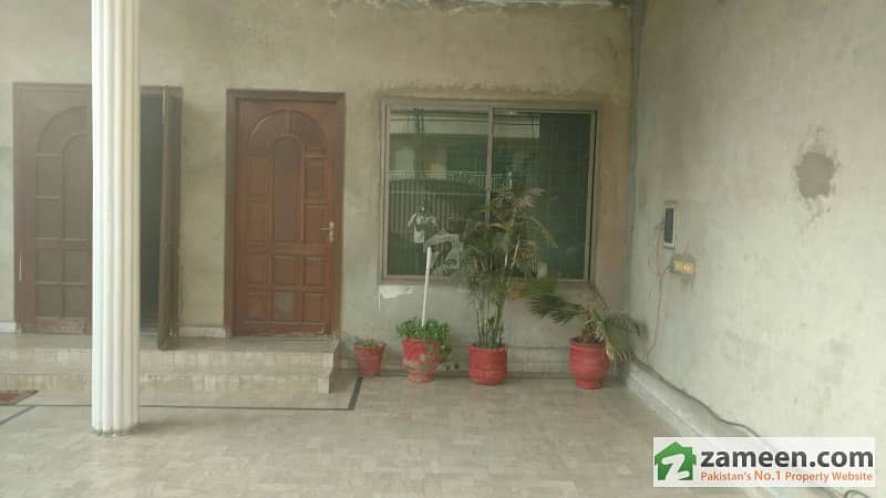15 Marla Double Storey House Available For Sale