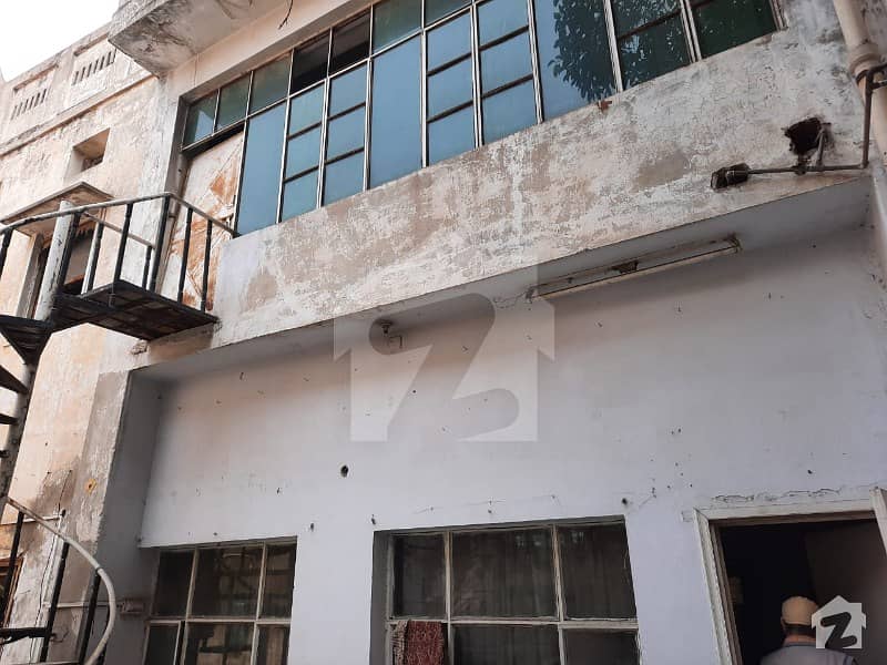 میکلوڈ روڈ لاہور میں 8 کمروں کا 16 مرلہ مکان 4 کروڑ میں برائے فروخت۔