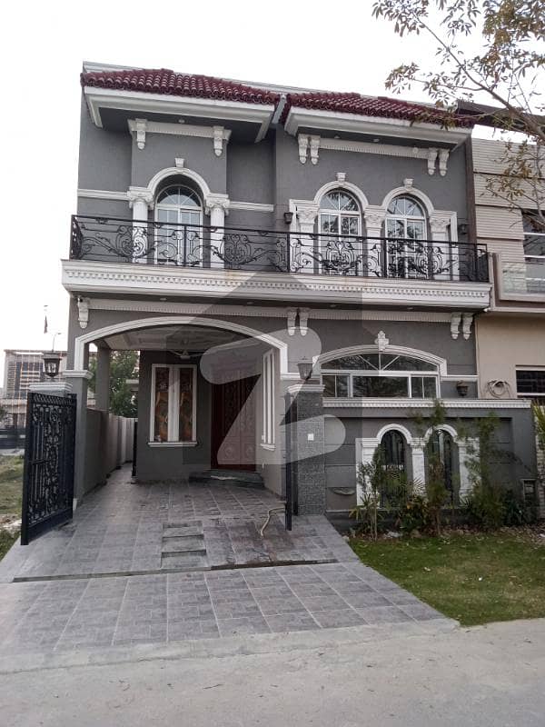 ڈی ایچ اے 9 ٹاؤن ڈیفنس (ڈی ایچ اے) لاہور میں 3 کمروں کا 5 مرلہ مکان 2 کروڑ میں برائے فروخت۔