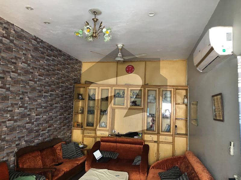 فیض باغ لاہور میں 7 کمروں کا 6 مرلہ مکان 99 لاکھ میں برائے فروخت۔