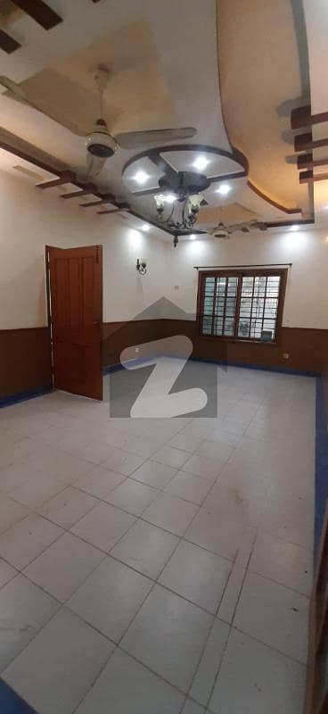 کمشنر کوآپریٹو ہاؤسنگ سوسائٹی کراچی میں 5 کمروں کا 10 مرلہ مکان 4.8 کروڑ میں برائے فروخت۔
