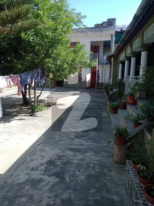 ایبٹ آباد سٹی قراقرم ہائی وے ایبٹ آباد میں 9 کمروں کا 1.4 کنال مکان 5 کروڑ میں برائے فروخت۔