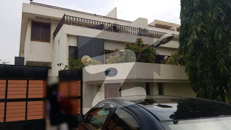 کلفٹن ۔ بلاک 5 کلفٹن کراچی میں 6 کمروں کا 1 کنال مکان 14 کروڑ میں برائے فروخت۔