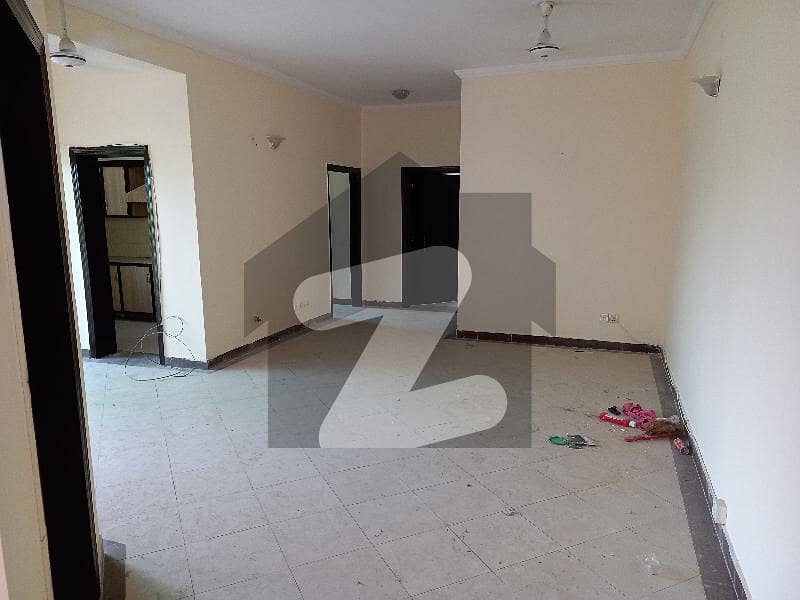 5 marla 3rd Floor FLAT available in johar Town near DOCTORS HOSPITAL Facing CANAL ROAD PRIME LOCATION