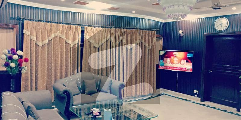 ڈی ایچ اے فیز 2 - بلاک کیو فیز 2 ڈیفنس (ڈی ایچ اے) لاہور میں 4 کمروں کا 1 کنال زیریں پورشن 1.9 لاکھ میں کرایہ پر دستیاب ہے۔