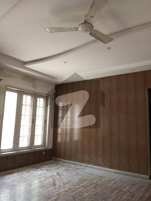 ڈی ایچ اے فیز 3 ڈیفنس (ڈی ایچ اے) لاہور میں 5 کمروں کا 1 کنال مکان 1.7 لاکھ میں کرایہ پر دستیاب ہے۔