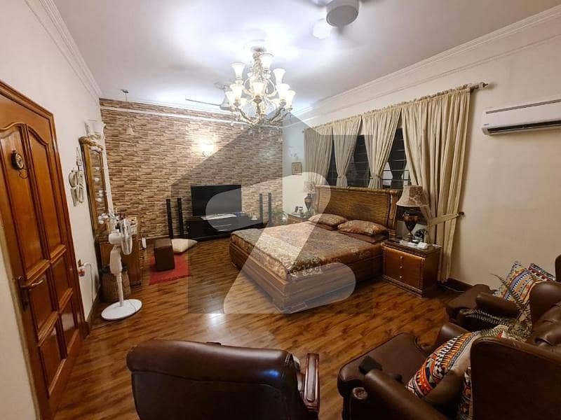 ماڈل ٹاؤن ۔ بلاک اے ماڈل ٹاؤن لاہور میں 6 کمروں کا 2.35 کنال مکان 17.5 کروڑ میں برائے فروخت۔