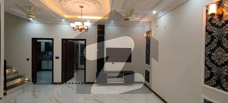 سینٹرل پارک ۔ بلاک جی سینٹرل پارک ہاؤسنگ سکیم لاہور میں 5 کمروں کا 10 مرلہ مکان 1.85 کروڑ میں برائے فروخت۔