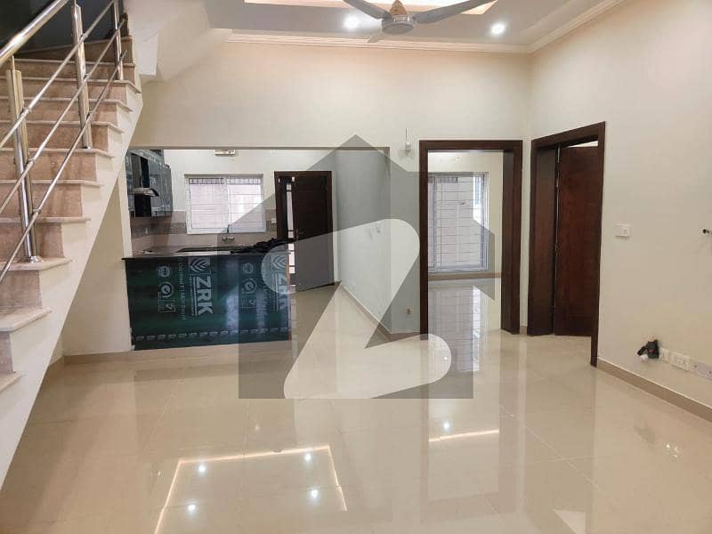 7 Marla Beautiful Main Boulevard House For Sale In Usman Block Saffari Valley Phase 8