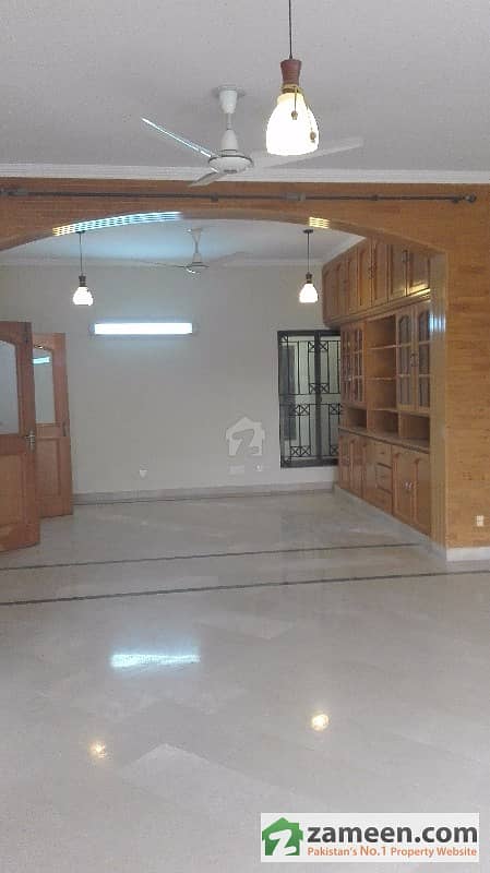 500 Square Yard 3 Bedrooms Marble Flooring Beautiful Upper Portion For Rent In F104