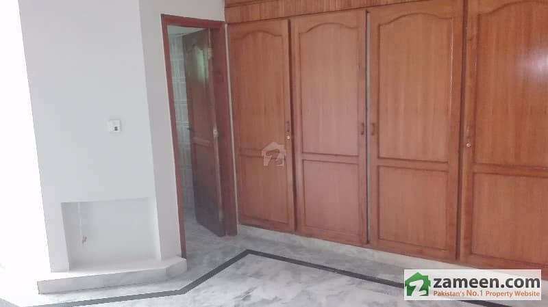 F-11 - 30x70 4 Bedrooms Double Unite Beautiful House For Rent