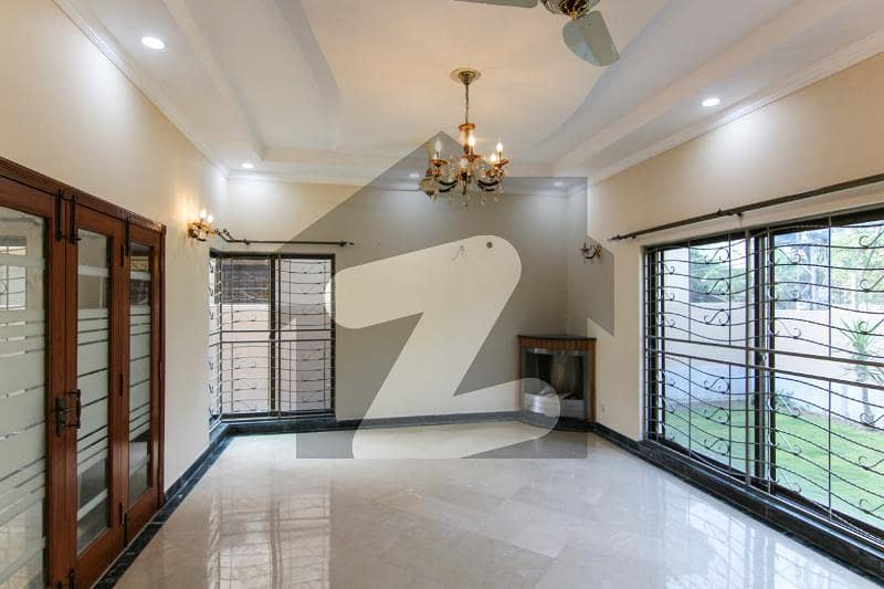 1 Kanal Bungalow On Top Location For Sale Askari 11 Lahore