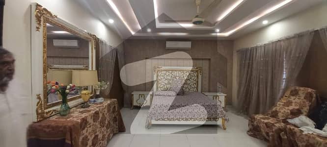 ڈی ایچ اے فیز 2 ڈیفنس (ڈی ایچ اے) لاہور میں 5 کمروں کا 1 کنال مکان 3 لاکھ میں کرایہ پر دستیاب ہے۔