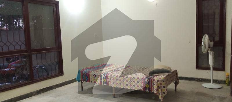 باتھ آئی لینڈ کراچی میں 4 کمروں کا 10 مرلہ مکان 1.4 لاکھ میں کرایہ پر دستیاب ہے۔
