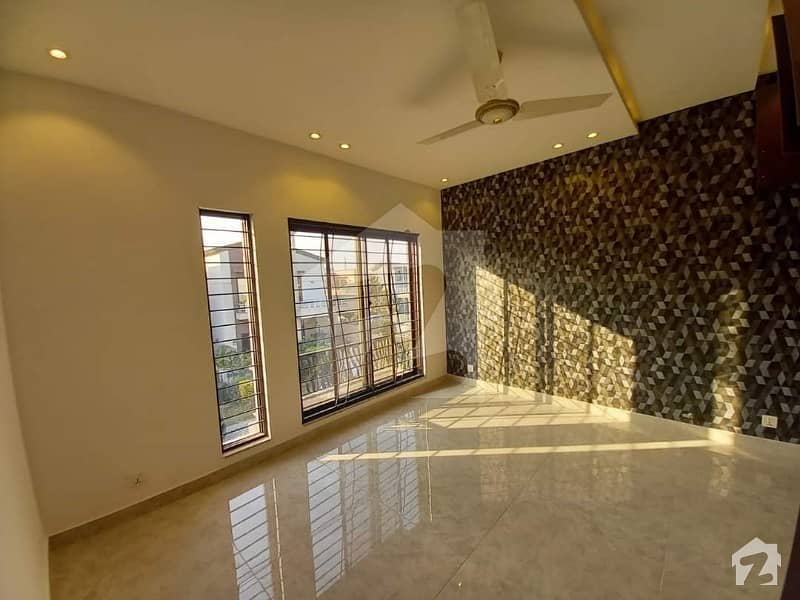 ڈیوائن گارڈنز لاہور میں 3 کمروں کا 8 مرلہ مکان 3 کروڑ میں برائے فروخت۔