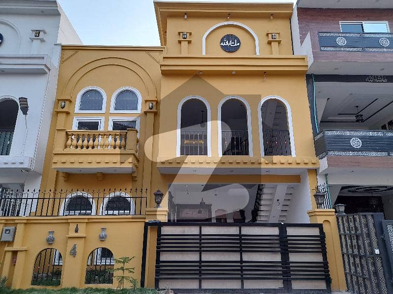 سوان گارڈن اسلام آباد میں 5 کمروں کا 6 مرلہ مکان 2.1 کروڑ میں برائے فروخت۔