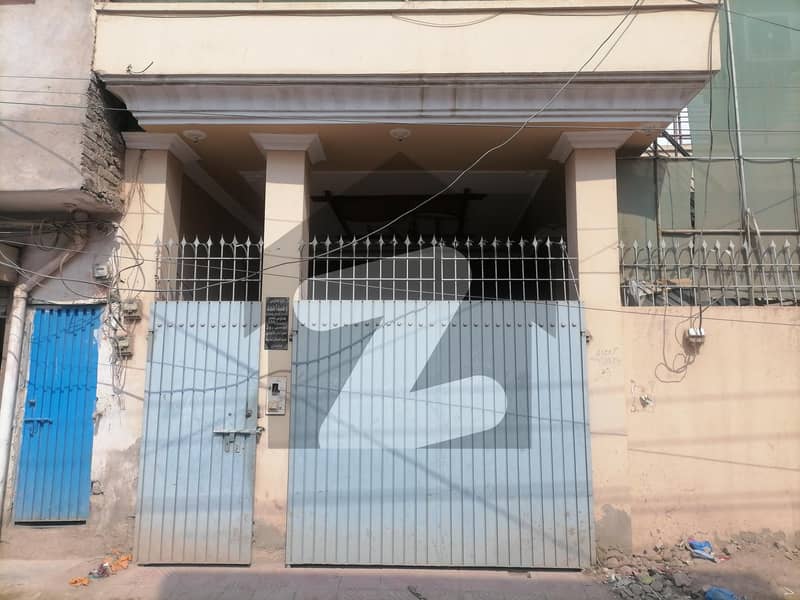 In Sabzazar Colony House Sized 6 Marla For sale