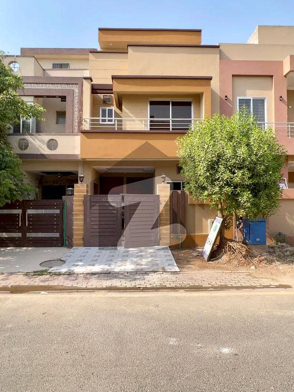 ڈریم گارڈنز ڈیفینس روڈ لاہور میں 4 کمروں کا 3 مرلہ مکان 1.4 کروڑ میں برائے فروخت۔