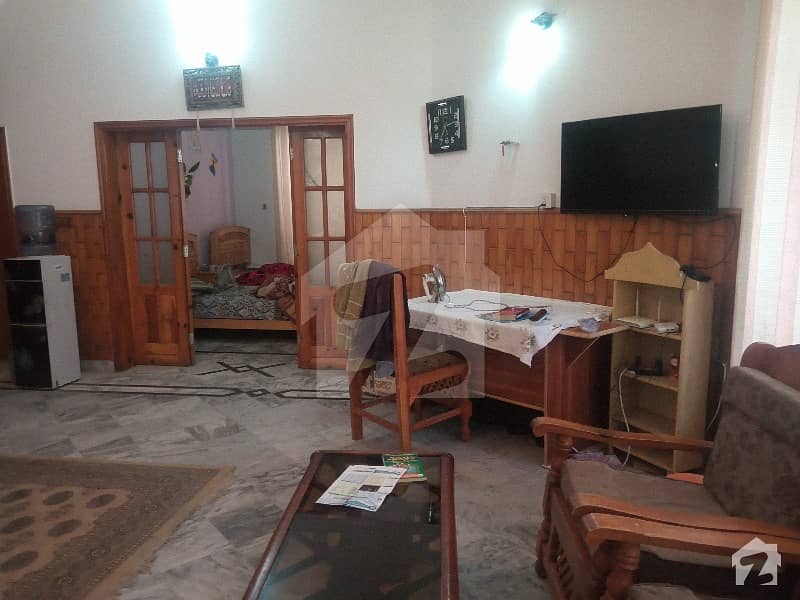 حبیب اللہ کالونی ایبٹ آباد میں 4 کمروں کا 11 مرلہ مکان 2.8 کروڑ میں برائے فروخت۔