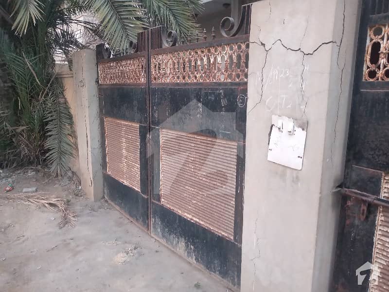 ڈی ایچ اے فیز 4 ڈی ایچ اے کراچی میں 4 کمروں کا 12 مرلہ مکان 5 کروڑ میں برائے فروخت۔