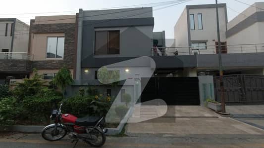 7.33 Marla Beautiful House For Sale In Gardenia Block Sector C Bahria Town Lahore.