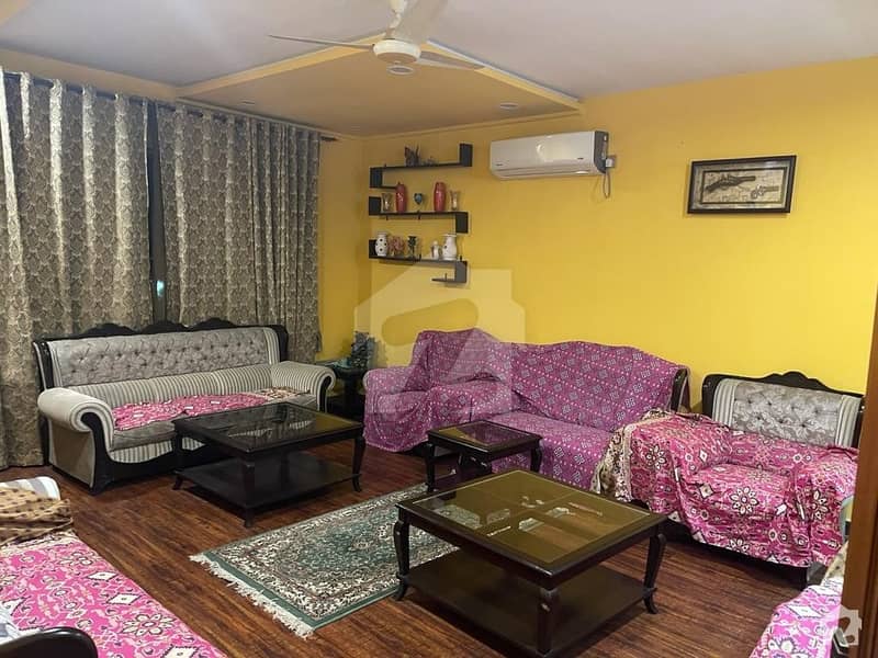 حیات آباد فیز 7 حیات آباد پشاور میں 7 کمروں کا 10 مرلہ مکان 4.9 کروڑ میں برائے فروخت۔