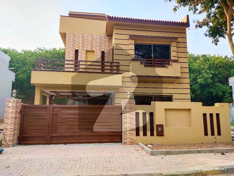 10 marla beautiful luxurious house available for rent Phase-7
