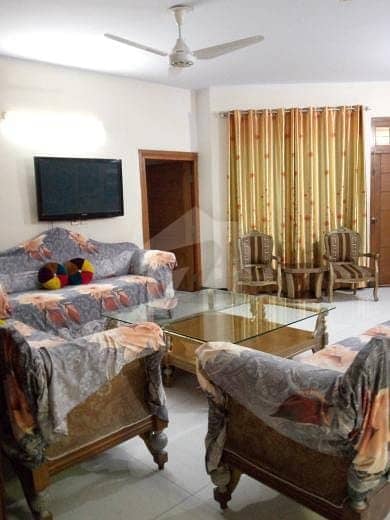 کینال ویو لاہور میں 5 کمروں کا 2.25 کنال مکان 8.5 کروڑ میں برائے فروخت۔