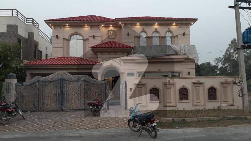 اسٹیٹ لائف ہاؤسنگ فیز 1 اسٹیٹ لائف ہاؤسنگ سوسائٹی لاہور میں 7 کمروں کا 1.35 کنال مکان 6 کروڑ میں برائے فروخت۔