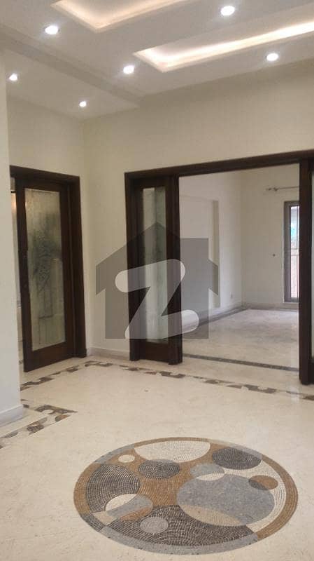 1 Kanal Slightly Used Bungalow For Sale Near To Park In Dha Phase 4,