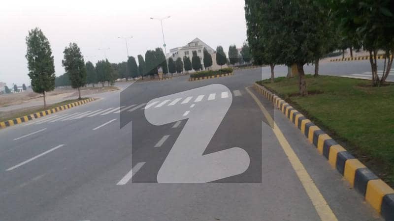 گرینڈ ایوینیوز ہاؤسنگ سکیم لاہور میں 10 مرلہ رہائشی پلاٹ 58 لاکھ میں برائے فروخت۔