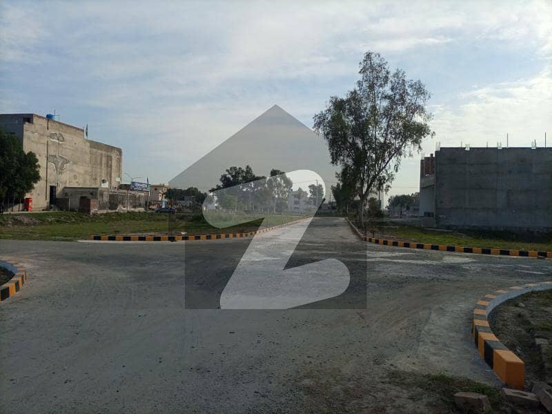 3 Marla Facing Park Commercial Plot In Chinar Bagh - Commercial Zone