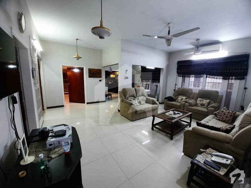 گلشنِ اقبال ٹاؤن کراچی میں 6 کمروں کا 16 مرلہ مکان 7.75 کروڑ میں برائے فروخت۔