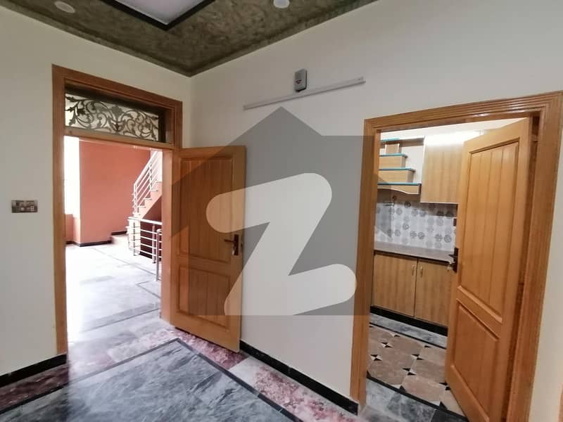 حیات آباد فیز 7 - ای5 حیات آباد فیز 7 حیات آباد پشاور میں 7 کمروں کا 5 مرلہ مکان 2.85 کروڑ میں برائے فروخت۔