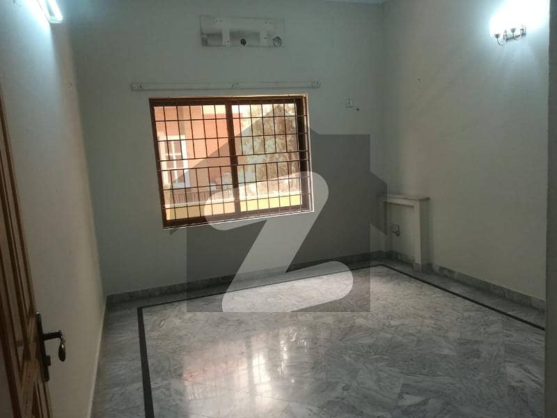 ایف ۔ 11 اسلام آباد میں 3 کمروں کا 1.33 کنال بالائی پورشن 1.9 لاکھ میں کرایہ پر دستیاب ہے۔